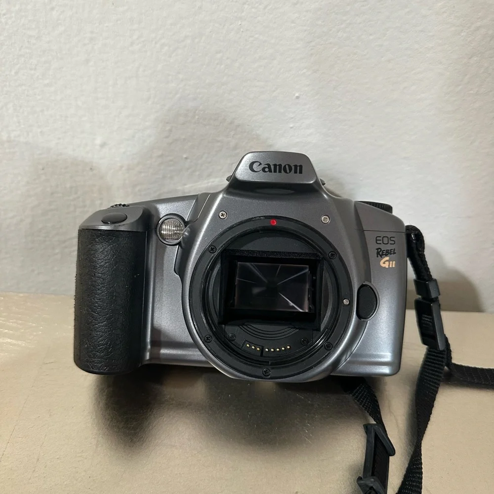 Vintage,Canon EOS Rebel GII 35mm SLR Camera in Silver